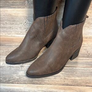 Dunes Women's Olivia Low Heel Ankle Boot in Brown New!